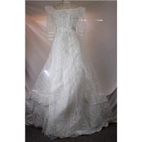 Vintage Columbine Nemours Size 10/12 White Wedding Dress