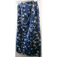 Viyella Small Blue and White Skirt Viyella - Size: S - Blue - Long skirt