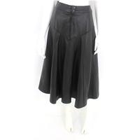Vintage circa 1990s \'Creaciones Amge\' Size EU 44 (UK 16) Soft Leather Black High Waisted Flared Skater Midi Skirt