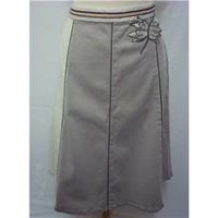 vila size m cream and khaki knee length skirt