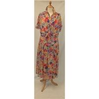 Vintage 1970\'s French Connection S/M Multicoloured Floral Skirt Suit Vintage French Connection - Size: M - Red - Skirt suit