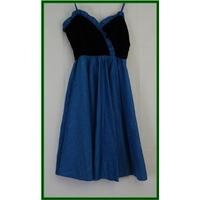 Vintage Stirling Cooper Size Small Blue dress with black bodice
