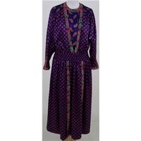 Vintage 70\'s, Kanga Collection, size M blue, red & green patterned dress