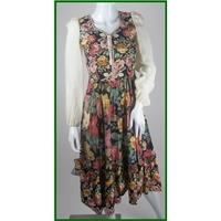 Vintage - Size: S - Multi-colored - Knee length dress