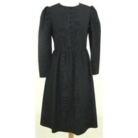vintage 1960s young look size 6 black dress