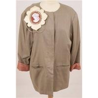 Vintage 1980\'s Beth Brett Size M Beige jacket with Leather cameo