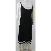 Vintage 70\'s Fiona, size 14 black & cream long dress