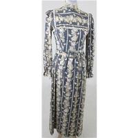 Vintage 70s Dollyrockers, size 12 grey & floral long-sleeved dress
