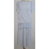 Vintage 80s Parigi Size 8 white & grey dropped waist dress