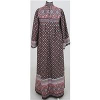 Vintage 70s Size S brown patterned smock dress