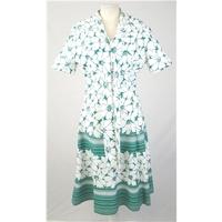 Vintage 1970\'s 34 inch Eucalyptus & White Floral Print & Striped Short Sleeved Dress