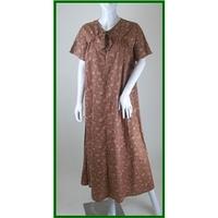 Vintage Unbranded - Brown floral patterned - Calf Length dress