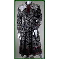 vintage elkont europe size 8 black calf length dress