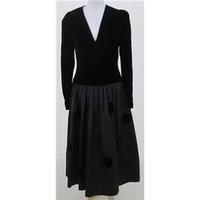 Vintage 80s Louis Feraud Size:12 black long-sleeved evening dress