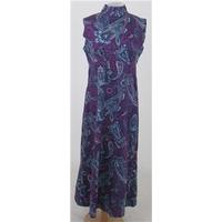 Vintage 70s Unbranded Size:M purple pattered long dress
