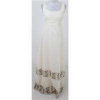 Vintage 70s Unbranded Size:12 cream long dress with shoulder-cape