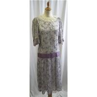 Vintage - Unbranded - Size: Medium - Purple and cream- Dress