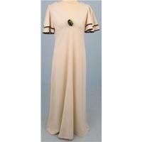 Vintage 70s, size S cream cape sleeved dress