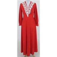 Vintage 70s Size M red long dress with cream trim