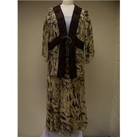 Viyella silk skirt suit with cream/brown pattern, size 18 Viyella - Size: 18 - Brown - Skirt suit