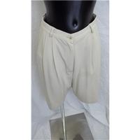 Vintage Emilie Valmont - Size: 12 - Beige - 3/4 Shorts