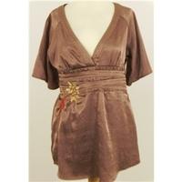 vila size l brown short sleeved top with copper gold print