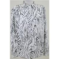 Vintage 80\'s Eesheta Girl, size 12 black & white blouse