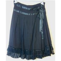 Warehouse - Size: 14 - Black - Skirt Warehouse - Black - Knee length skirt