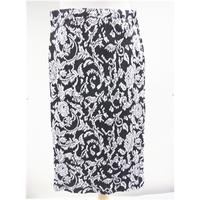 Warehouse - Size: 8 - Black - Knee length skirt