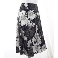 Wallis black and white skirt size 12 Wallis - Black - Knee length skirt
