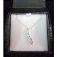 Warren James - Size: Medium - White - Necklace