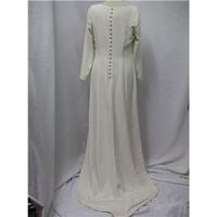 Wedding Dress - Size: 10 - Cream / ivory - Full length dress