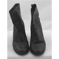 Whistles, size 3.5/36 black ankle boots