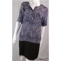 Whistles Size 6 Loose Fitting Tee Print Dress