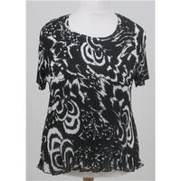 Windsmoor, size M black & white blouse