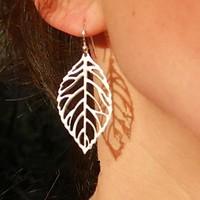 Women\'s European Fashion Leaf Alloy Drop Earring (1 Pair)