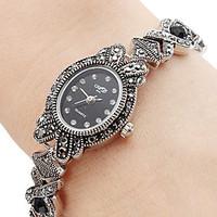 Women\'s Alloy Quartz Analog Bracelet Watch (Black) Cool Watches Unique Watches Fashion Watch
