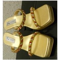 womens sandals kalpana brand size 5 gold sandals