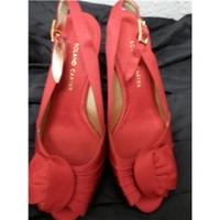 womens red sandals roland cartier size 6 red sandals