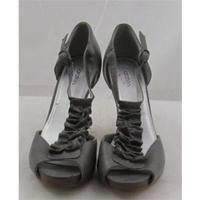 xhilaration size 65 grey t bar strap shoes