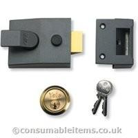 Yale Deadlocking Standard Nightlatch Security Lock - 60mm DMG