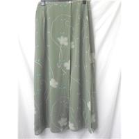 Yarell - Size: 14 - wrap skirt with flower detail