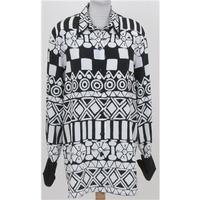 Yarell, size 14 black & white patterned shirt