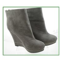 Your Feet Look Gorgeous - Size: 8 - Grey - Boots