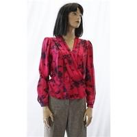 your sixth sense medium pink and navy floral print blouse