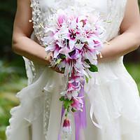 YuXiYing Elegant Cascade Shape Lily Bridal Wedding Bouquet