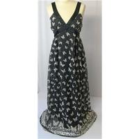 Yumi - Black & White sleeveless Dress - Size: M