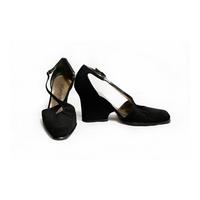 yves saint laurent size 55 black court shoes