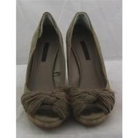 zara size 538 beige wedge heeled peep toes